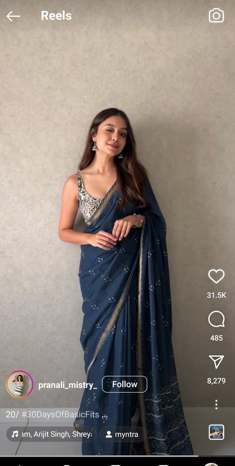 Saree Styles For Graduation Ceremony, Reception Saree Look For Guest, Farewell Sarees For Dark Skin, Midnight Blue Saree, Latest Wedding Guest Outfits Indian, Graduation Saree Ideas University, Farewell Sarees For Brown Skin Tone, Sarees For College Fest, Saree Simple Look