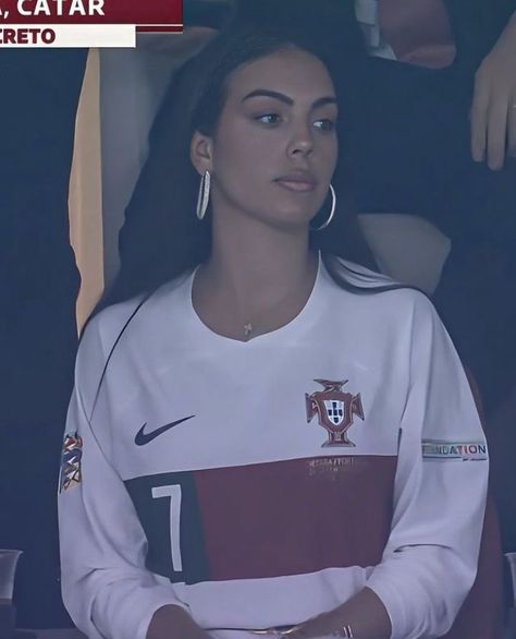 Wags Soccer, Soccer Game Outfits, Football Girlfriend, Footballers Wives, Georgina Rodriguez, Cr7 Jr, Football Jersey Outfit, Football Wags, Soccer Game