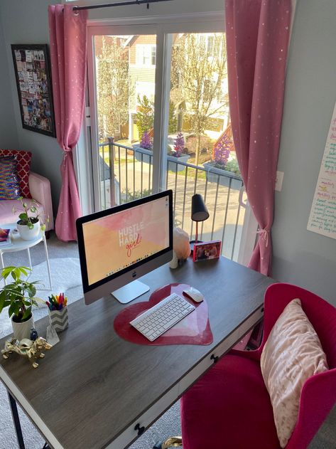 Office Decor Pink, Girly Work From Home Desk Setup, Work From Home Aesthetic Pink, Bedroom Desk Pink, Home Office Pink Desk, Working Desk In Bedroom, Pink Work Space Aesthetic, Girl Boss Office Decor, Chic Office Decor