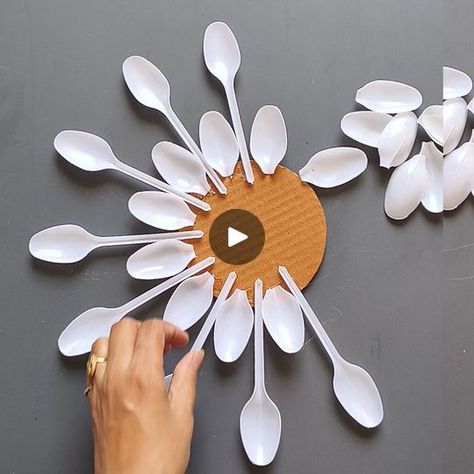 creative craft ideas from plastic spoons and cardboard | creative craft ideas from plastic spoons and cardboard | By My Arts & CraftsFacebook Plastic Utensils Crafts, Crafts With Plastic Spoons, Spoon Flowers Diy, Plastic Spoon Crafts Ideas, Plastic Knife Crafts, Diy Plastic Spoon Crafts, Spoon Art Diy Projects, Diy Parol Recycled, Parol Recycled Materials