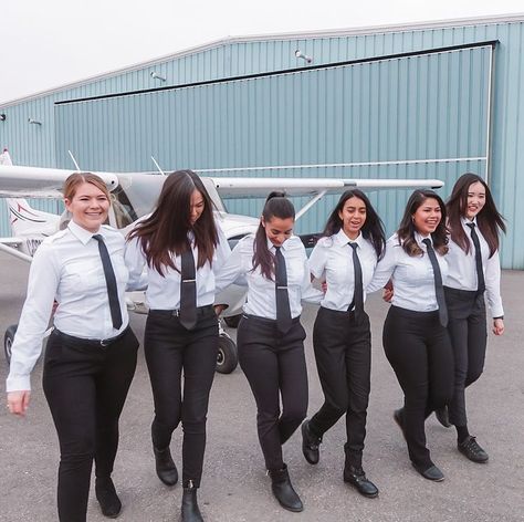 Allison Couch ✈ (@pilot.allison) • Instagram photos and videos Waitress Outfits Casual, Women Wearing Ties Outfits, Waitress Outfit, Pilot Uniform, Women In Tie, Student Exam, Women Wearing Ties, Flight Attendant Fashion, Woman In Suit