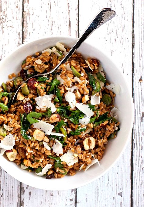 Farro Salad with Green Olives Hazelnuts and Raisins - a healthy and delicious recipe that's a snap to make! Heidi Swanson, Hearty Salad Recipes, Barley Recipe, Barley Salad, Bulgur Salad, Bacon Potato Salad, Ricotta Recipes, Walnut Recipes, Farro Salad