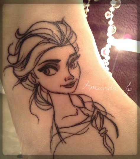 Elsa Tattoo Frozen, Elsa Tattoo, Elsa Sketch, Frozen Tattoo, Line Art Tattoo, Frozen Frozen, 2 Tattoo, Omerta Tattoo, Disney Tattoo