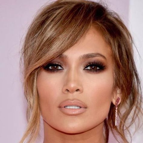 Jlo Glam Makeup, Jlo 2000s Hair, Jennifer Lopez Eye Makeup, Jessica Biel Makeup, J Lo Makeup, Jlo Aesthetic, Jlo Makeup Looks, Jlo Hair Colors, Jennifer Lopez Hair Color