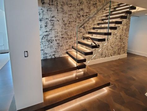 L-shaped LED wooden Open staircase MISTRAL LED By Siller Treppen Staircase With Glass Railing, Staircase Floating, L Shaped Stairs, Glass Handrail, Cantilever Stairs, Types Of Stairs, Open Staircase, Wood Staircase, Glass Staircase