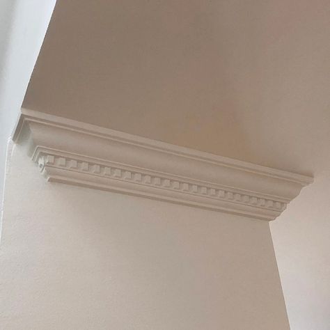 Plaster Coving, Plaster Cornice, Cornice Moulding, Drywall Ceiling, Cornice Design, Dentil Moulding, Modern Apartment Decor, Plaster Ceiling, London House