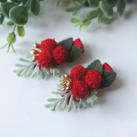 Christmas Hair Pin, Diy Christmas Hair Accessories, Christmas Hair Bows Diy, Christmas Hairbow, Christmas Hair Clips, Christmas Headband Baby, Headband Fits, Flower Hair Bows, Christmas Hair Accessories