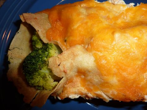 Chicken And Broccoli Crepes, Chicken Broccoli Crepes, Crepes Chicken, Crepe Recipe Savory, Chicken Crepes, Crepe Recipe, Recipes Quinoa, Russian Food, Broccoli Recipe