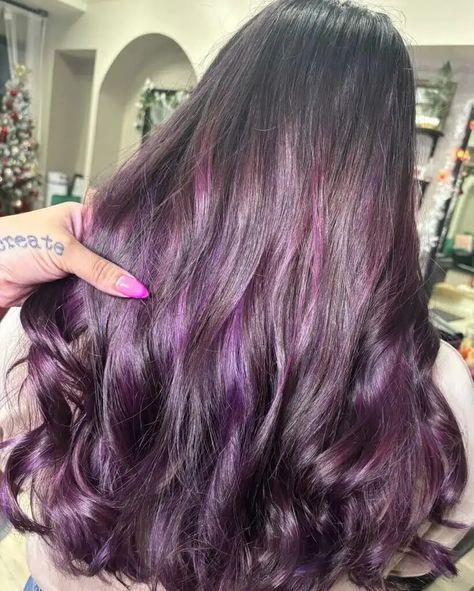 33 Stunning Purple Balayage On Brown Hair - RoyalDailyImages Purple Balayage On Brown Hair, Balayage On Brown Hair, Purple Highlights Brown Hair, Dark Brown Long Hair, Purple Brown Hair, Brown Hair Ideas, Purple Hair Highlights, Balayage Lob, Purple Balayage