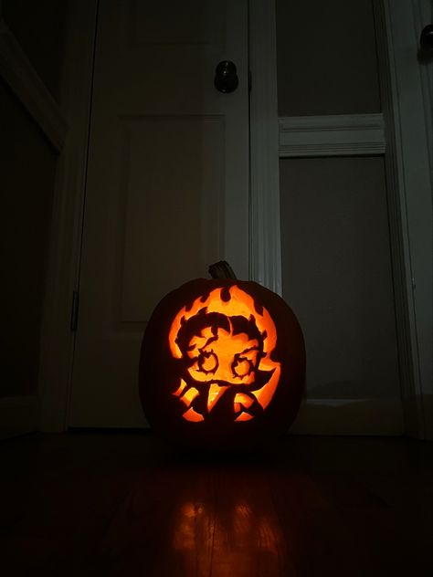 Pumkin Carving Alien, Carrie Pumpkin Carving, Edna Pumpkin Carving, Pumpkin Carving Ideas Cute Disney, The Grinch Pumpkin Carving, Creative Halloween Pumpkin Ideas, Iconic Pumpkin Carving Ideas, Movie Pumpkin Carving Ideas, Gizmo Pumpkin