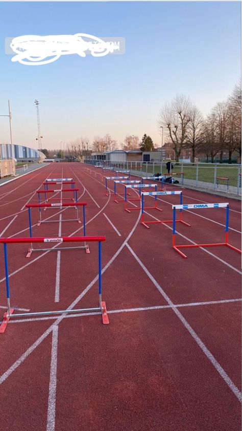 Hurdles Aesthetic, Track And Field Aesthetic Girl, Athletics Track Aesthetic, Track Aesthetic, Track And Field Sports, Athletics Track, Field Athletes, Track Pictures, Track Meet