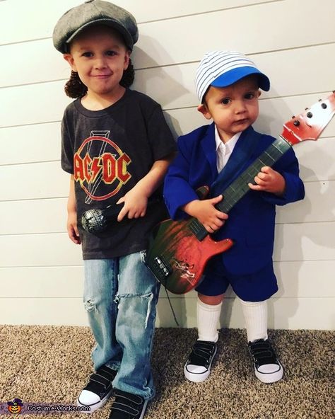 Decades Day Spirit Week Boys, Acdc Costume, Acdc Costume Halloween, Acdc Outfit, Dc Costumes, Brian Johnson Acdc, Brian Johnson Acdc 80s, Acdc Angus, Acdc Angus Young