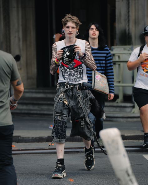 The Heavenly Hour - #streetstyle #sohonyc #summeroutfitideas #summerinnyc #summerinnewyork Fashion Inspo Outfits Men, Club Outfits Men, Trans Fashion, Dj Style, Punk Boy, Street Punk, Baggy Clothes, Estilo Punk, Swag Style