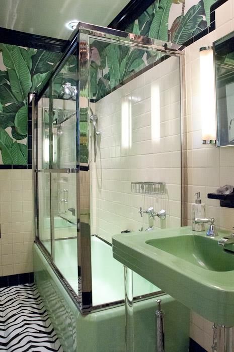 Avocado Green Bathroom Ideas, Shower Tub Combo Decor, 50s Inspired Bathroom, Avocado Bathroom Suite Makeover, Retro Green Bathroom Ideas, Green Bathtub Bathroom Ideas, Retro Green Bathroom Update, Green Tile Bathroom Vintage, Mint Green Bathroom Ideas Vintage Tile