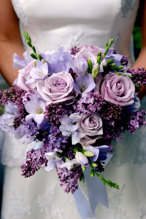 tammy-hughes-photography-ultra-violet-bouquet Lilac Wedding Flowers, Lilac Wedding Bouquet, Purple Bouquets, Purple Bridal Bouquet, Violet Wedding, Bouquet Photo, Purple Stuff, Purple Wedding Bouquets, Fleurs Diy