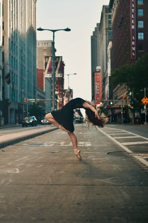 Ballet in the City® (@balletincity) | Twitter Isabella Boylston, Beauty Uniforms, Inspiration Photoshoot, Ballerina Project, American Ballet Theatre, Love Dance, Dance Like No One Is Watching, Ballet Theater, Ballet Photos