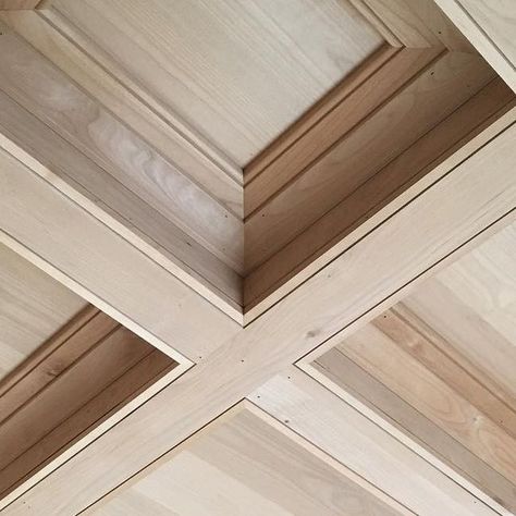 Cauffered Ceiling, Can Chandelier, Coffer Ceiling, Resort House, Coffered Ceiling Design, Ceiling Details, Open Ceiling, Interior Ceiling Design, Wall Paneling Diy