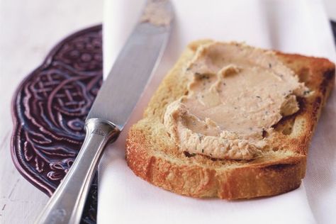 It might sound difficult but this French-style smoked trout pâté is quick and easy to prepare. Trout Pate, Smoked Trout Pate, How To Make Pate, Liver Pate, Dip Recipes Appetizers, Pate Recipes, Recipes Fish, Picnic Recipes, Smoked Trout