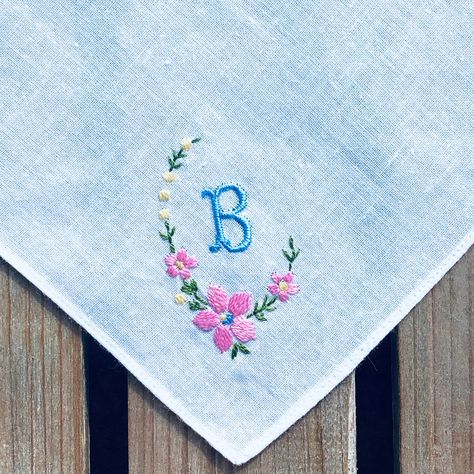 Embroidery Patterns Handkerchief, Handkerchief Embroidery Pattern, Embroidery Designs For Handkerchief, Hanky Embroidery Design, Embroidery On Handkerchief, Hanky Design, Hanky Embroidery, Handkerchief Design, Handkerchief Embroidery