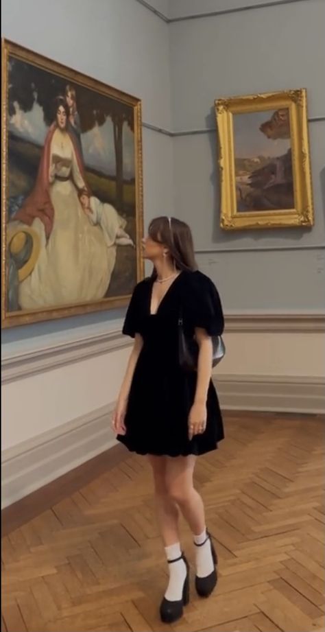 Museum Outfit Dress, Art Gallery Outfit Casual, Museum Outfit Ideas Casual, Ootd Museum Art, Museum Visit Outfit, Ootd Museum, Museum Ootd, Museum Fits, Museum Outfit Ideas