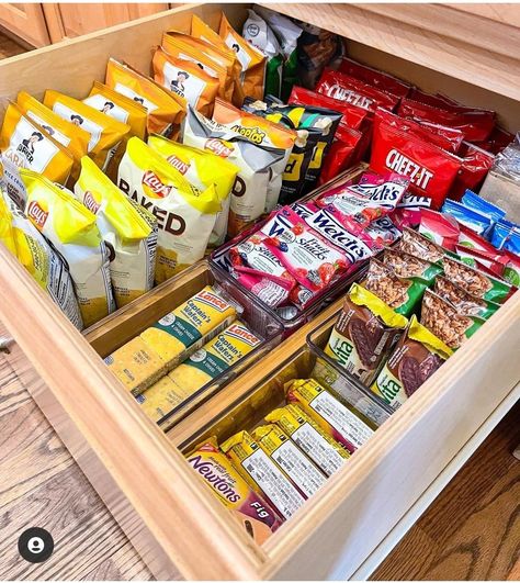 Snack Drawer Ideas, Snack Lays, Desk Snacks, Snack Drawer, Drawer Ideas, Sleepover Snacks, Snack Cart, Snack Station, Snack Organizer