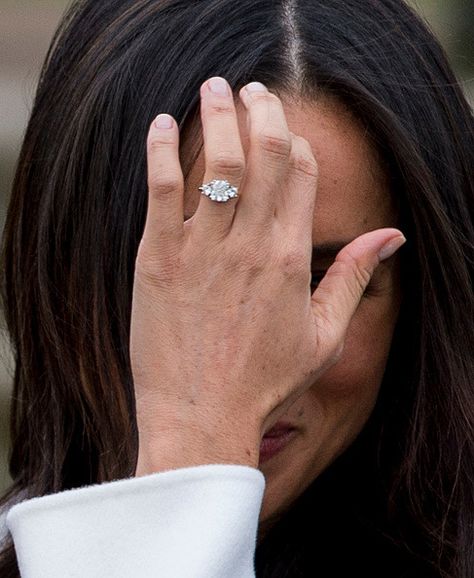 Meghan Markle’s ring, that Prince Harry designed himself. One of the diamonds is from Botswana and the other two are from Diana’s own collection. Meghan Markle Ring, Meghan Markle Engagement Ring, Meghan Markle Engagement, Princess Wedding Rings, Royal Engagement Rings, Meghan Markle Wedding, Prince Harry And Megan, Prinz Harry, Principe Harry