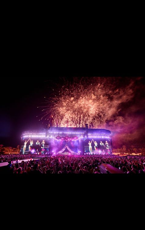 Coachella Aesthetic, Coachella Concert, Blackpink Coachella, Stage Background, Abs And Cardio Workout, Concert Stage, Future Career, Stage Design, Dance Poses