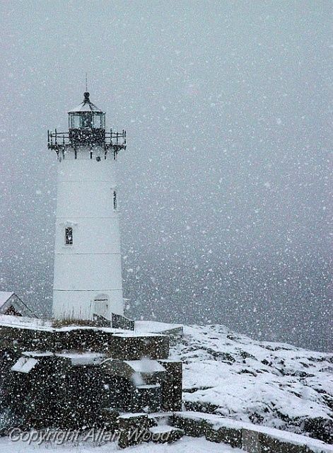 Winter Lighthouse, In A Perfect World, Harbor Lights, Lighthouse Pictures, Portsmouth Nh, Fort William, Beautiful Lighthouse, Beacon Of Light, Light Houses