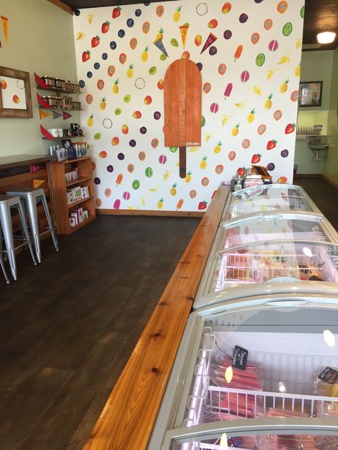 The Hyppo in Gainesville, FL for peanut butter popsicles dipped in chocolate and Plum Sangria popsicles- Go Gators!! Plum Sangria, Peanut Butter Popsicles, Popsicle Bar, Popsicle Shop, Cake Shop Interior, Cafe Ice Cream, Smoothie Shop, Dipped In Chocolate, Kiosk Design