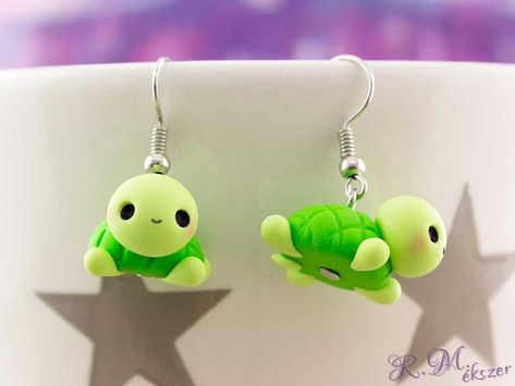 Clay Turtle, Crea Fimo, Clay Crafts For Kids, Clay Keychain, Polymer Clay Flower Jewelry, Diy Earrings Polymer Clay, Tanah Liat, Clay Crafts Air Dry, Polymer Clay Jewelry Diy