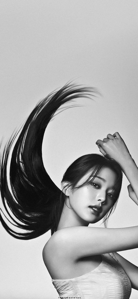 WONYOUNG WALLPAPER Wonyoung Wallpaper Black, Wonyoung Black, Wonyoung Photoshoot, Wonyoung Wallpaper, Picture Edits, White Wallpaper, Editing Pictures, Black Wallpaper, Mobile Wallpaper