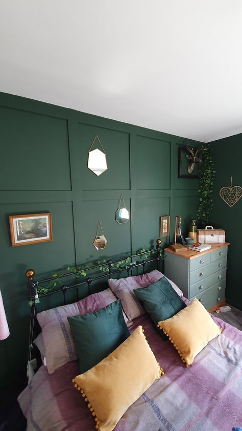 Paneling and dark green bedroom walls Green Wallpaper Bedroom, Forest Green Bedrooms, Green Room Ideas Bedroom, Dark Green Rooms, Green Bedroom Walls, Green Bedroom Design, Wallpaper Letter, Green Bedroom Decor, Green Accent Walls