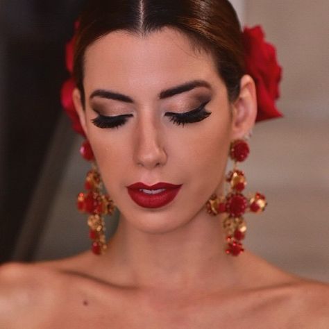 Havana Nights Makeup Look, Havana Makeup Look, Mexican Makeup, Spanish Hairstyles, Havana Party, Mexican Hairstyles, Performance Makeup, Dance Makeup, Spanish Woman