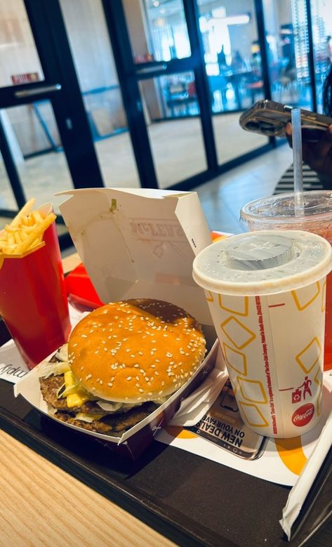 McDonald's
big mac Coffee Snap, Delicious Food Image, Fancy Breakfast, Food Captions, Most Paused Movie Scenes, L Quotes, Foodie Instagram, Delicacy Food, Starbucks Coffee Recipes