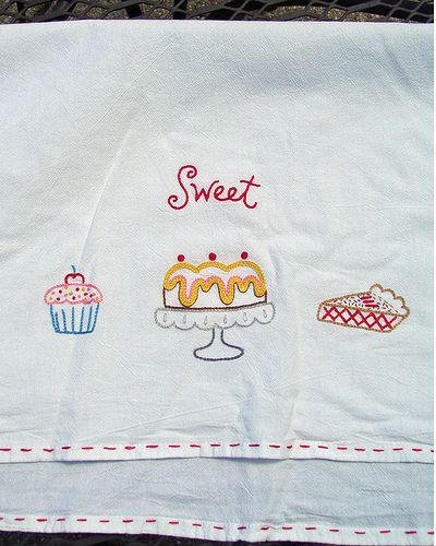 Cake Towel Embroidery Dessert Embroidery, Summer Birthday Gifts, Mending Stitches, Cake Embroidery, Food Embroidery, Patterned Cake, Towel Embroidery, Embroidered Napkins, Embroidery Crochet