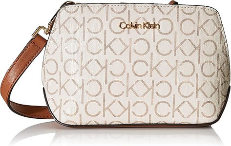 Style more ways: This Calvin Klein purse can be worn as a crossbody bag, slung over the shoulder, or carried as a clutch purse Calvin Klein Purse, Calvin Klein Handbags, Hand Bags For Women, Business Casual Outfits For Women, Girls Handbags, Best Handbags, Calvin Klein Woman, Purses Designer, Business Casual Outfits