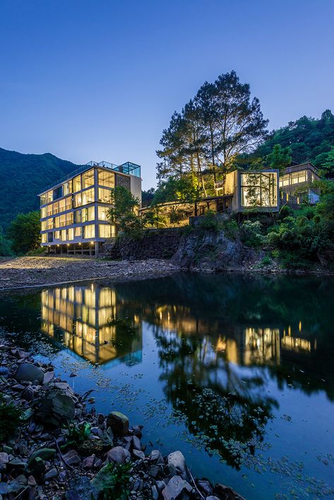 JAXDA created a façade that reinterprets a contemporary version of the traditional architectural use of bamboo in the region. Bamboo Houses, Forest Hotel, Cuba Beaches, Green Village, Energy Positive, Hotel Safe, Airport Design, Bamboo House, Rammed Earth