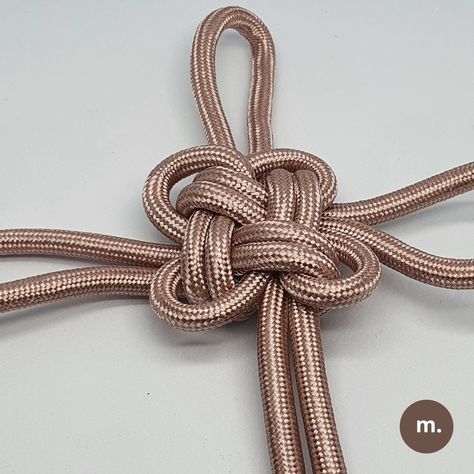 Korean Knotting / Maedeup / 매듭; Chinese knotting Maedeup Korean Knots, Good Luck Knot, Korean Knot, Chinese Knotting, Japanese Knot, Decorative Knots, Chinese Knot, Needle Arts, Micro Macrame