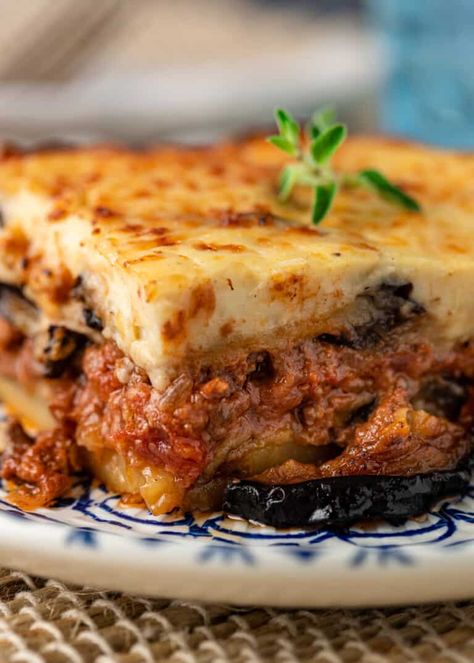 Moussaka Recept, Pan Fried Eggplant, Eggplant Moussaka, Moussaka Recipe, Bechamel Sauce, Greek Dishes, Minced Meat, Pizza Hut, Low Carb High Fat