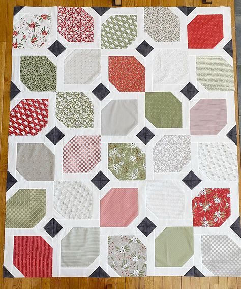 Fresh Dew Drops: New Quilt Pattern: Grateful - a layer cake quilting pattern Moda Quilt Patterns Free, Layer Cake Quilt Pattern, 2024 Challenge, Quilt Pattern Design, Easy Crochet Basket Pattern, Easy Layer Cake, Layer Cake Quilt, Precut Fabric Squares, Layer Cake Patterns