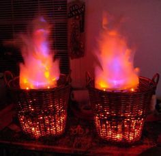 Fire Baskets, Cheap Halloween Diy, Fake Fire, Cheap Diy Halloween Decorations, Table Halloween, Fire Basket, Hallowen Ideas, Casa Halloween, Halloween Haunted Houses