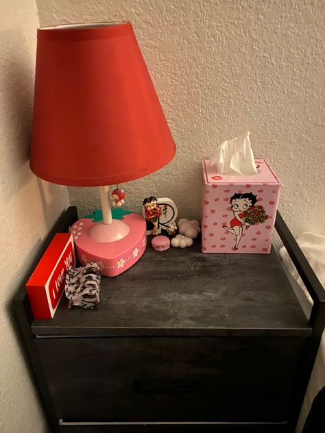 Betty Boop Bedroom, Pink Betty Boop Aesthetic, Betty Boop Aesthetic, Betty Boop Room Decor, Betty Boop Home Decor, Red Betty Boop Aesthetic, Betty Boop Stuff, Red Room Decor, 2000s Room