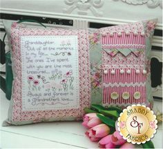 Sewing Cushions, Pillow Embroidery, Sewing Bee, Pretty Pillow, Shabby Fabrics, Sewing Pillows, Cushion Pattern, Patch Quilt, Free Quilting