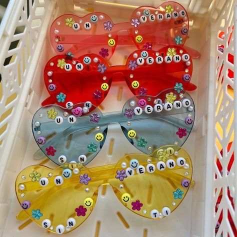 Heart Sunglasses Beads, Decorating Heart Sunglasses, Bad Bunny Sunglasses, Cute Sunglasses With Beads, Heart Sunglasses Decorated, Heart Glasses Decorated, Decorate Sunglasses With Beads, Decorating Sunglasses With Beads, Beads On Glasses