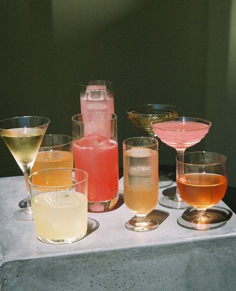 Home Cafe • Instagram Experimental Cocktail Club, Pre Drinks Party Aesthetic, Holiday Mocktail, Drinks At Home, Drink Bar, Pretty Drinks, Home Cafe, Wine And Dine, Cocktail Bar