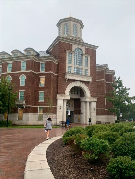 Dorm Building Exterior Aesthetic, College Dorm Exterior, College Dorm Building Exterior, Fancy Boarding School Dorm, Dorm Building Aesthetic, University Dorm Building, Aesthetic Highschool Building, Campus Dorm Aesthetic, Dorm House Exterior