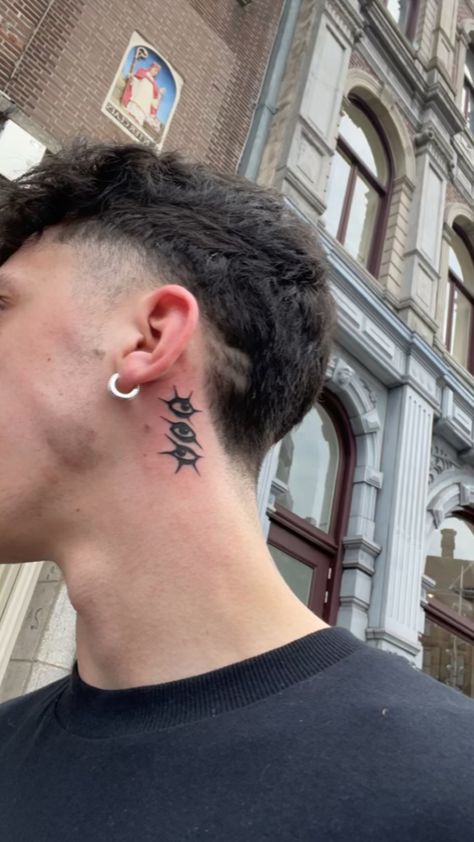 Arm To Neck Tattoo, Behind The Ear Tattoo Aesthetic, Minimalistic Neck Tattoo, Side Of The Neck Tattoos For Men, Back Of The Ear Tattoos Men, Tattoo Ideas Back Neck, Behind Ear Tattoo Men Ideas, Collar Bone Tattoo For Men Ideas, Under Eye Tattoos For Women