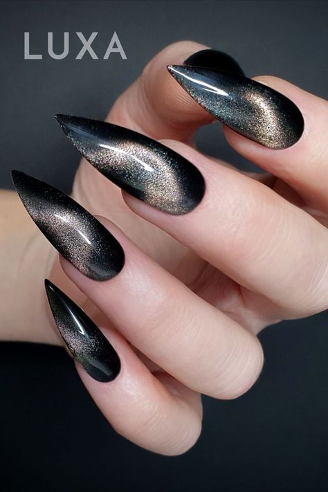 Black Magnetic Nails, Black Cateye Nails, Black Cat Eye Nails Design, Fall Cat Eye Nails, Black Cat Eye Nails, Magnet Nails, Bronze Nails, Witchy Nails, Gothic Nails