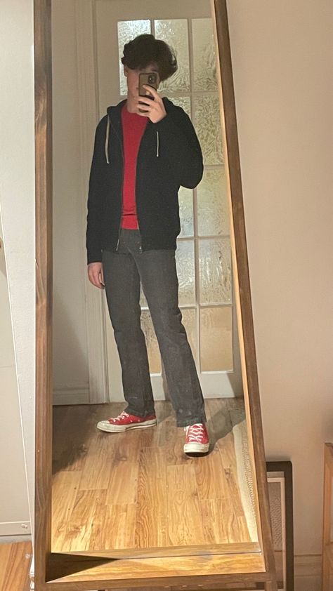 Red Converse Outfit Men, Edgy Preppy Outfits, Converse Red Outfit, Preppy Outfits Men, Mens Converse Outfit, Red Converse Outfit, New York Aesthetic Outfits, Converse Outfit, Guy Fits