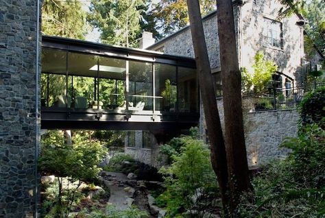 This Vancouver residence takes advantage of its surroundings in a dramatic way. Called the 'Ravine House', the home consists of two structures connected by a st Bridge Homes, Window Hallway, River Homes, A House In The Woods, Glass Walkway, Ski Pass, Forest House, Durban, Architectural Inspiration